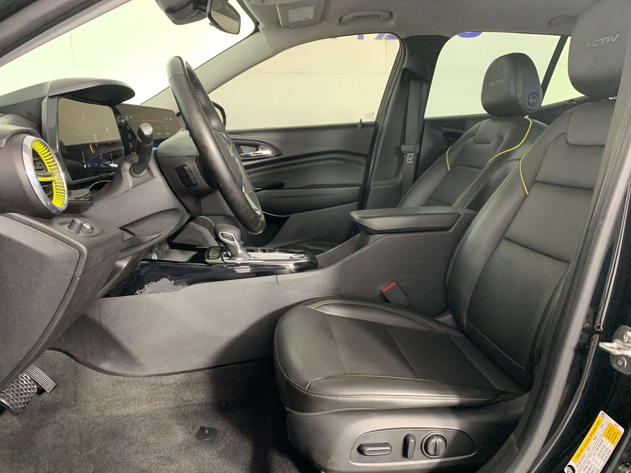 Used 2025 Chevrolet Trax SUV