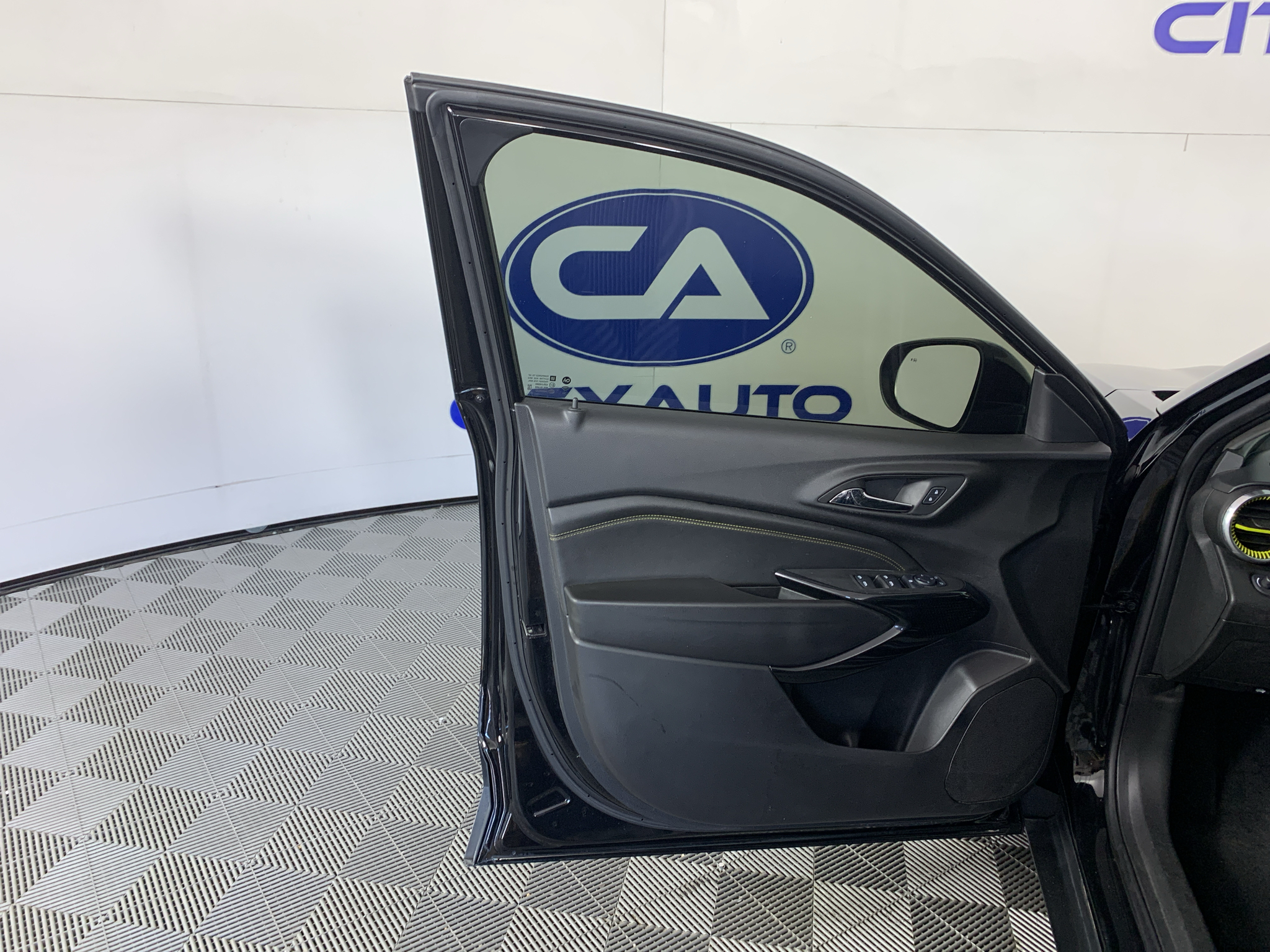 Used 2025 Chevrolet Trax SUV