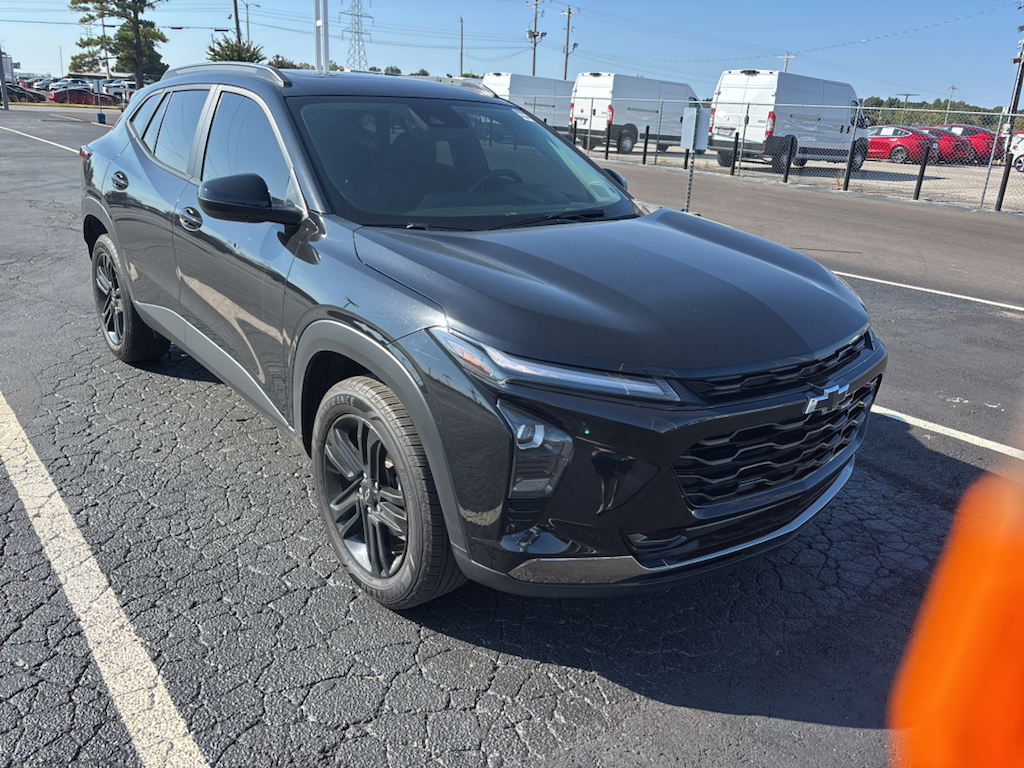 Used 2025 Chevrolet Trax SUV