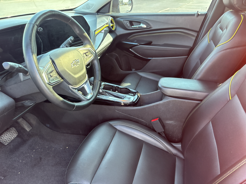 Used 2025 Chevrolet Trax SUV