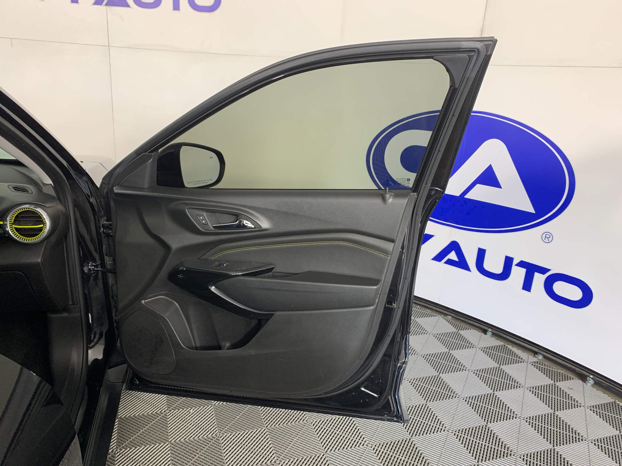 Used 2025 Chevrolet Trax SUV