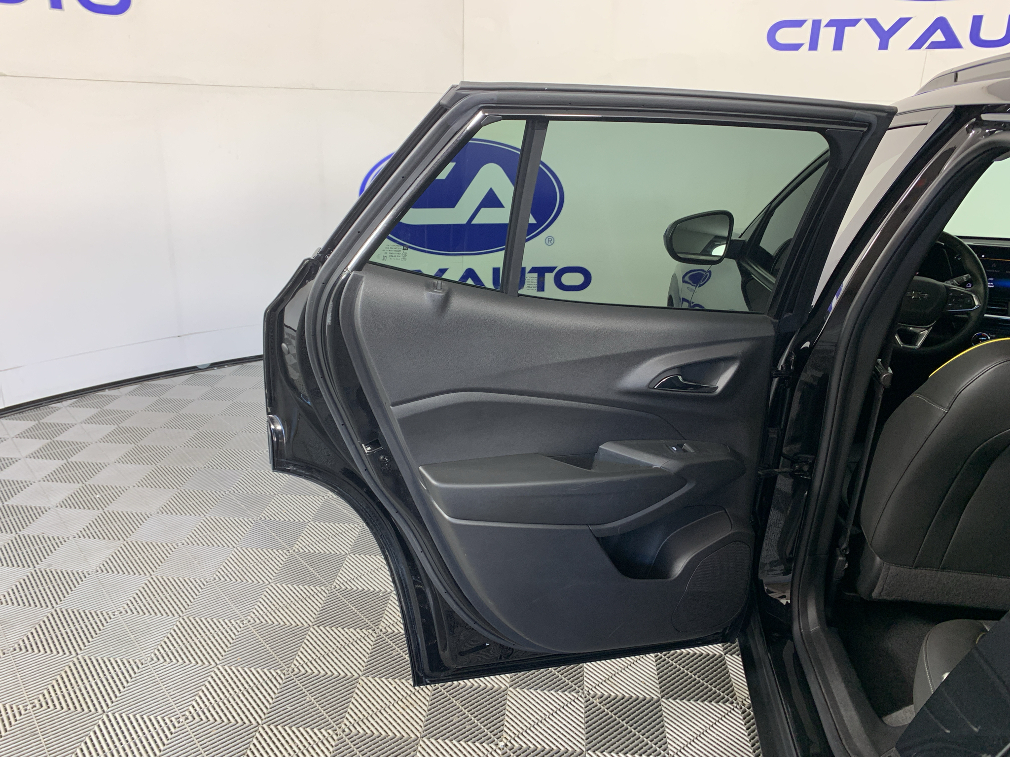 Used 2025 Chevrolet Trax SUV