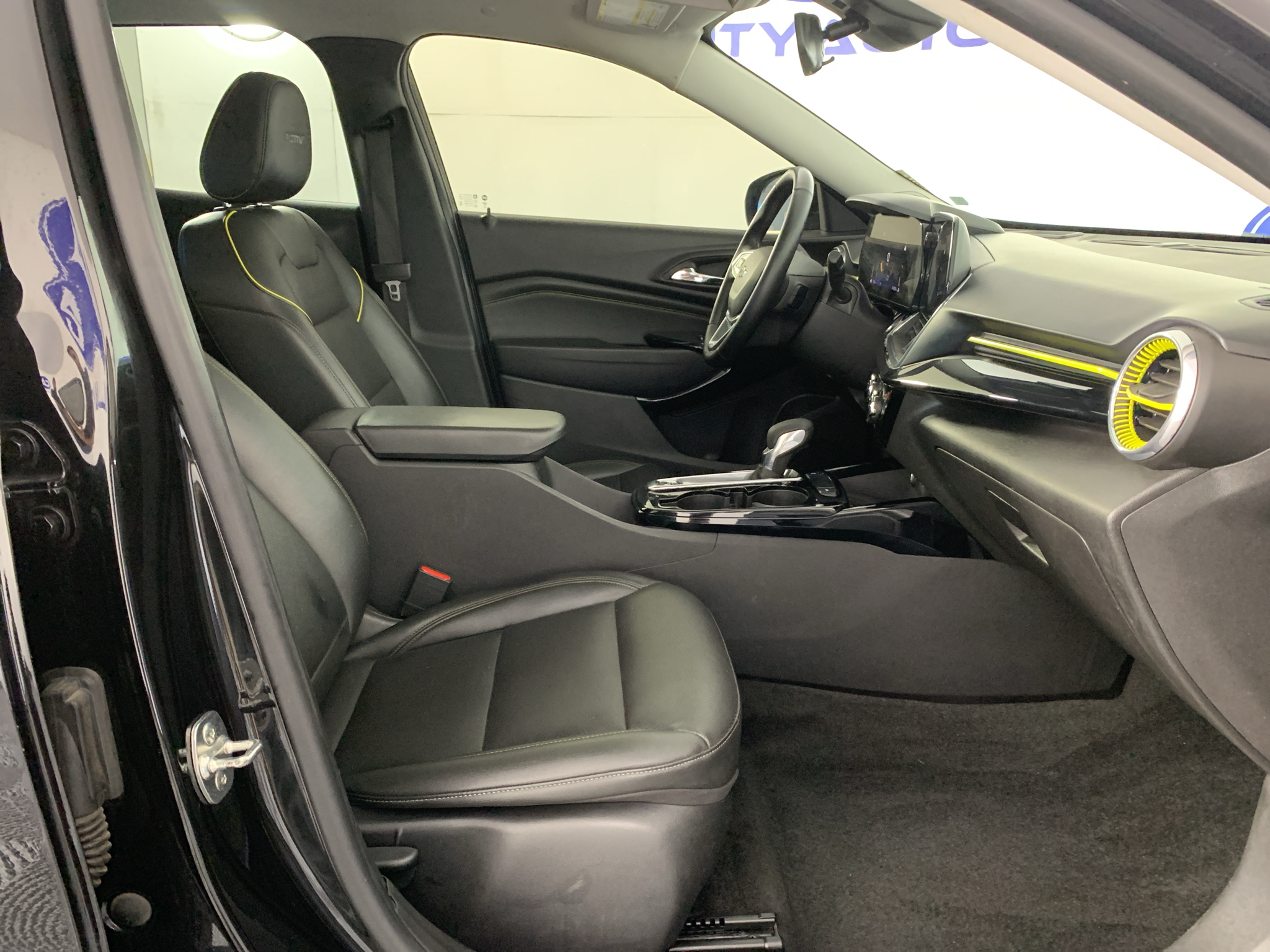 Used 2025 Chevrolet Trax SUV