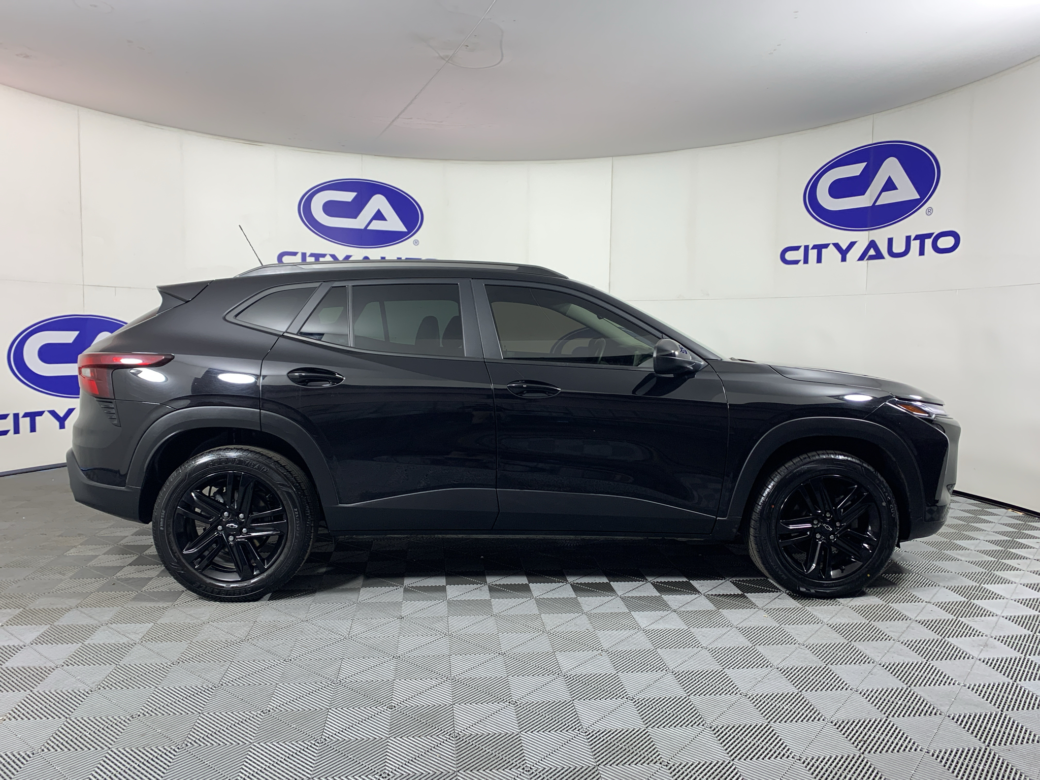 Used 2025 Chevrolet Trax SUV