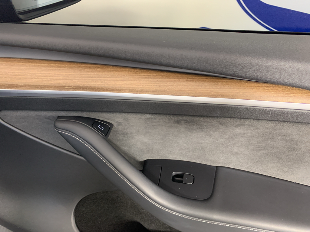 Vehicle photo 36
