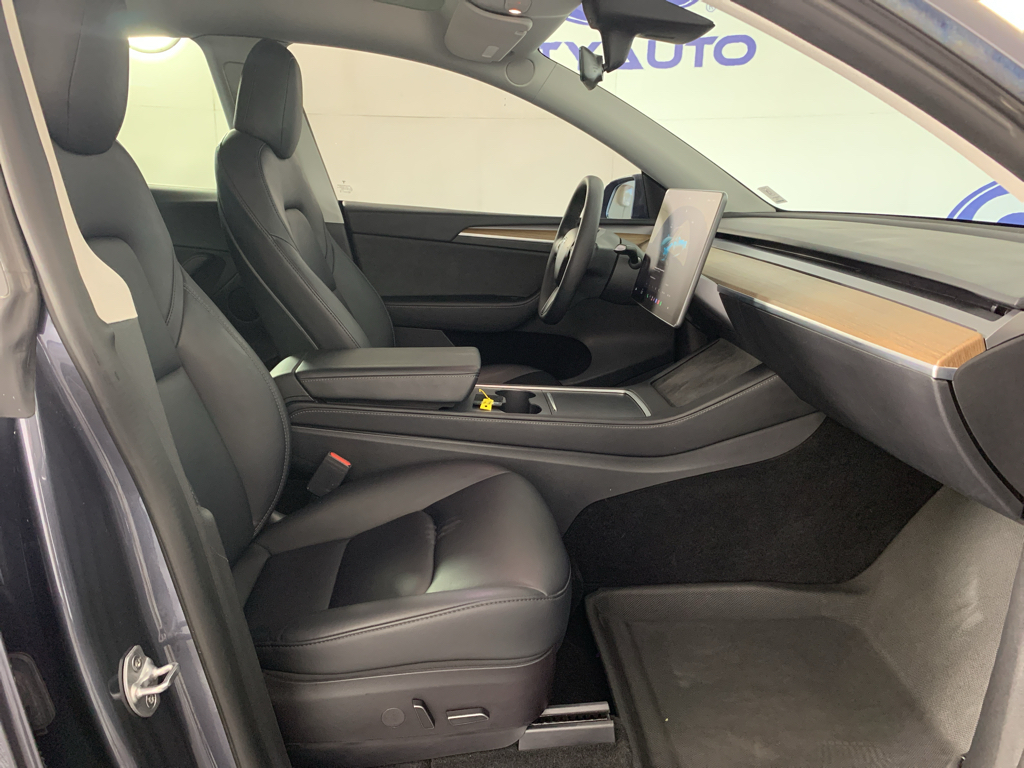 Vehicle photo 37