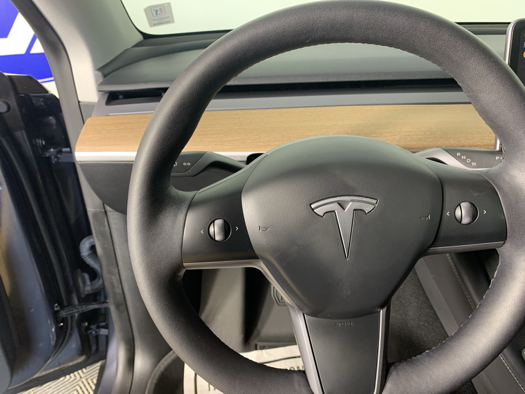Vehicle photo 18