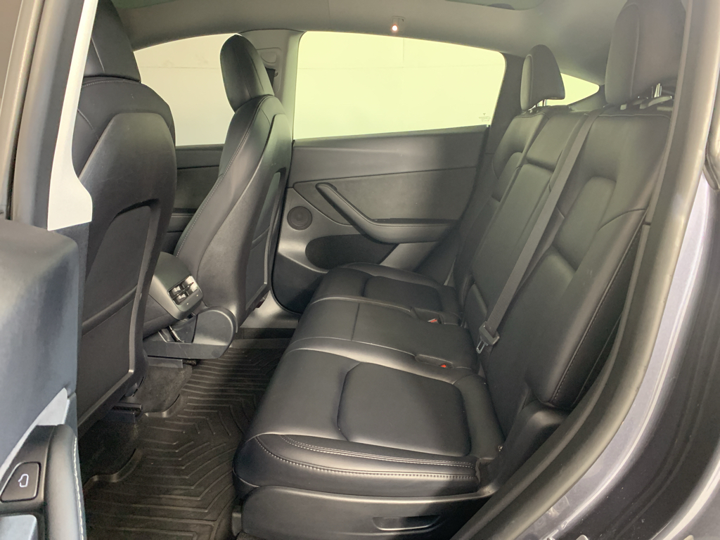 Vehicle photo 28