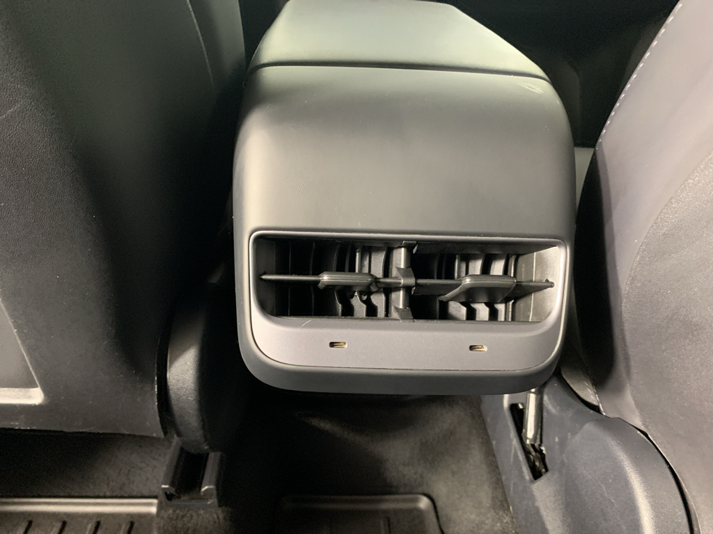 Vehicle photo 29