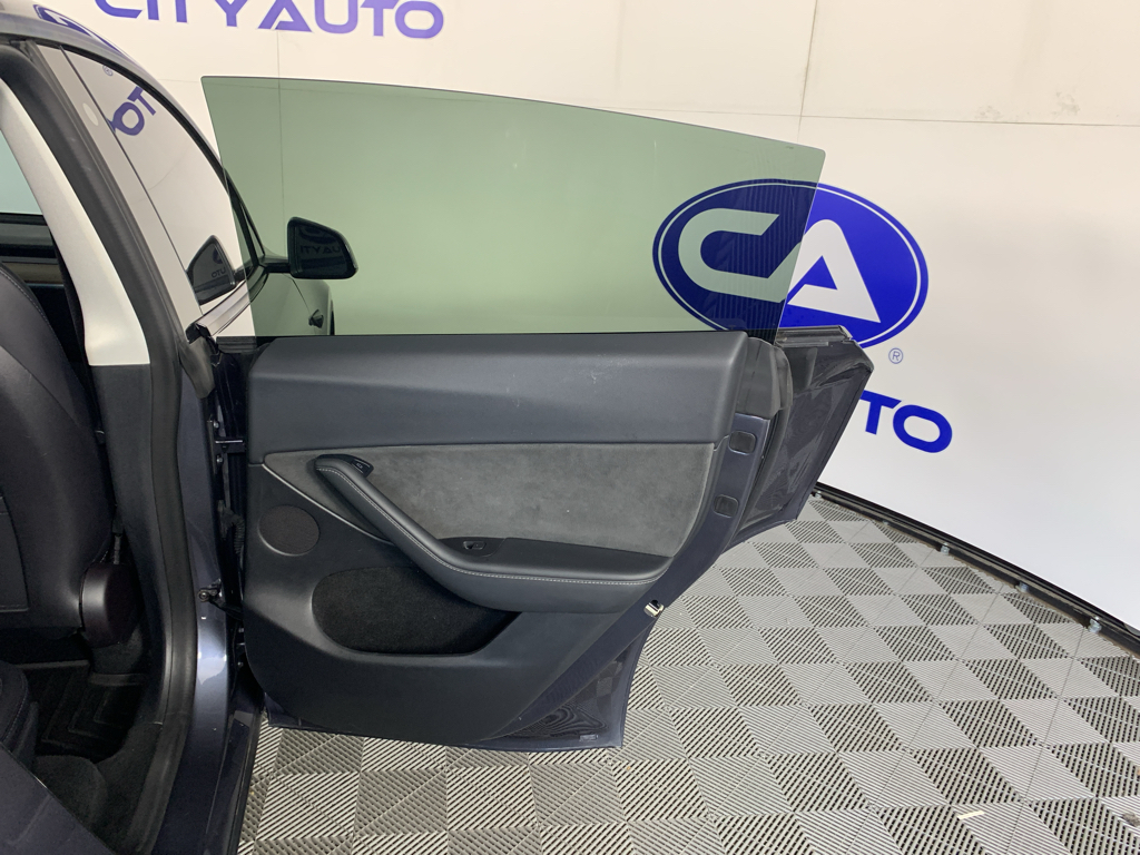 Vehicle photo 32