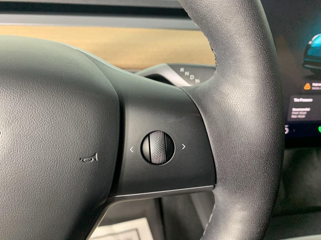 Vehicle photo 17