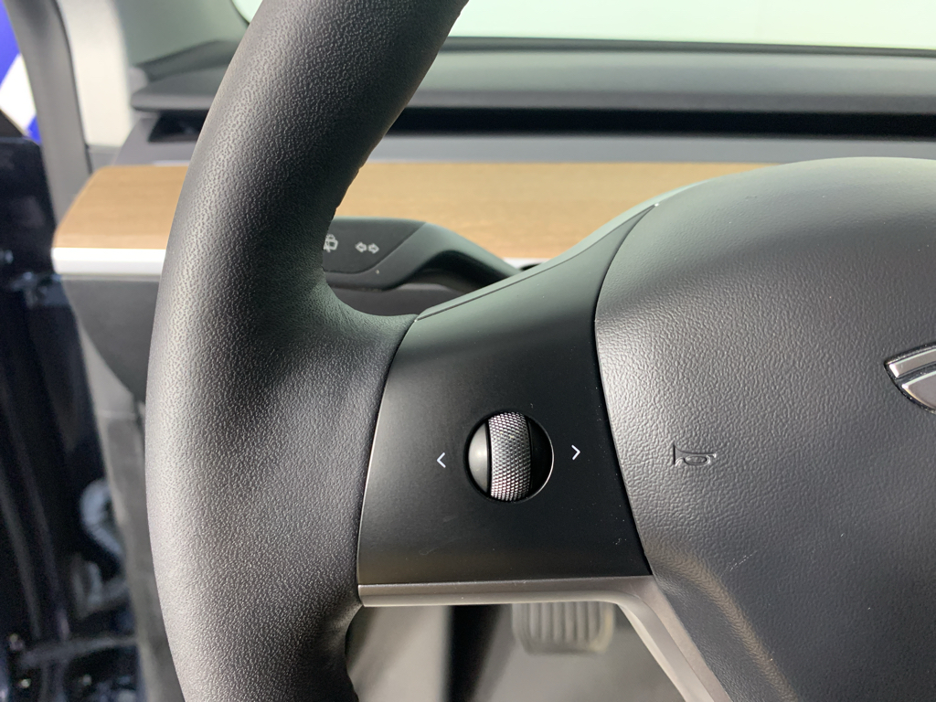 Vehicle photo 16