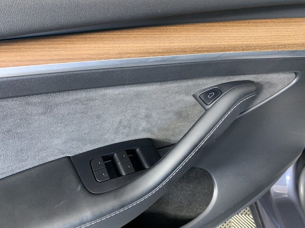 Vehicle photo 14