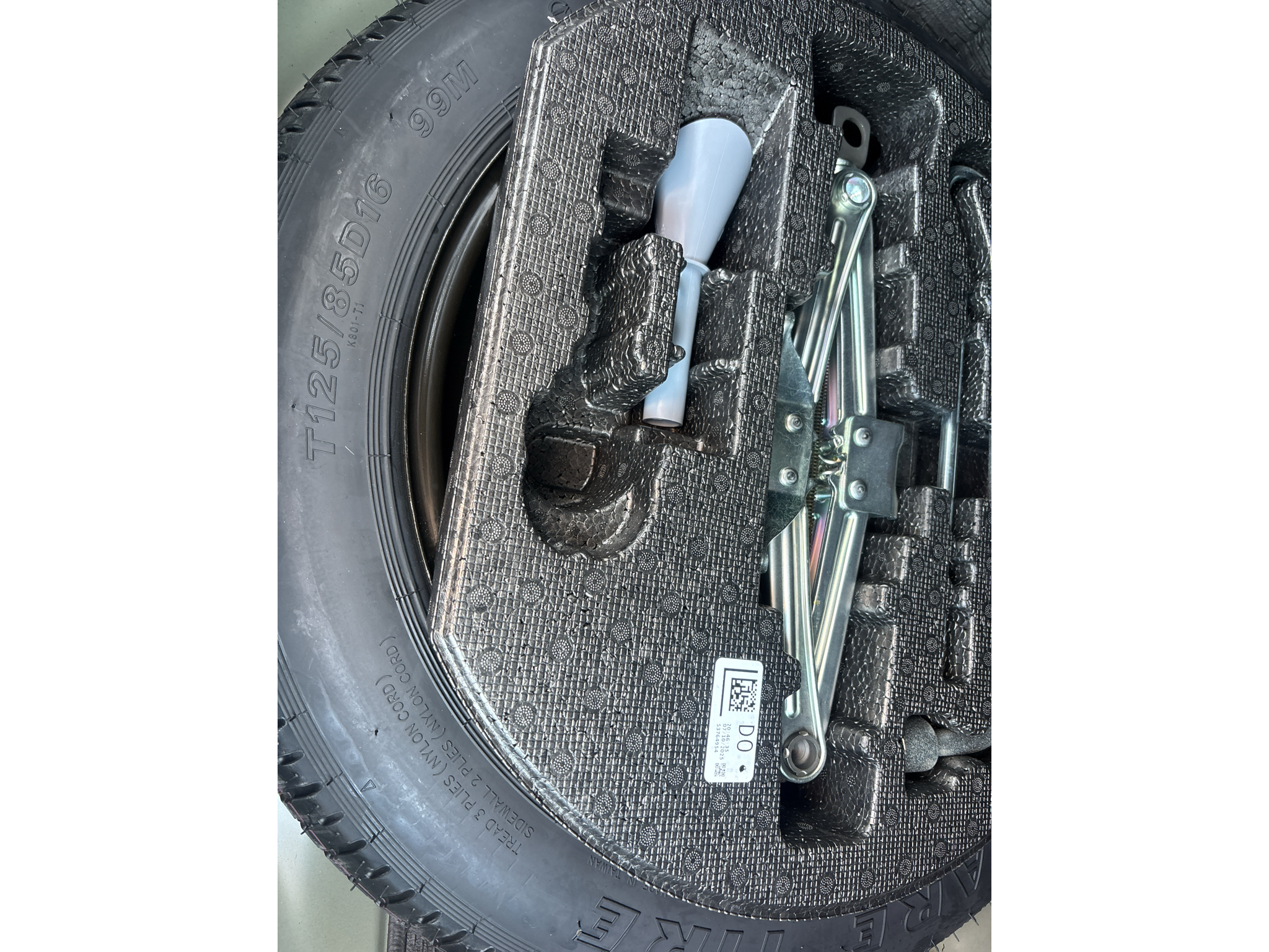 Vehicle photo 9