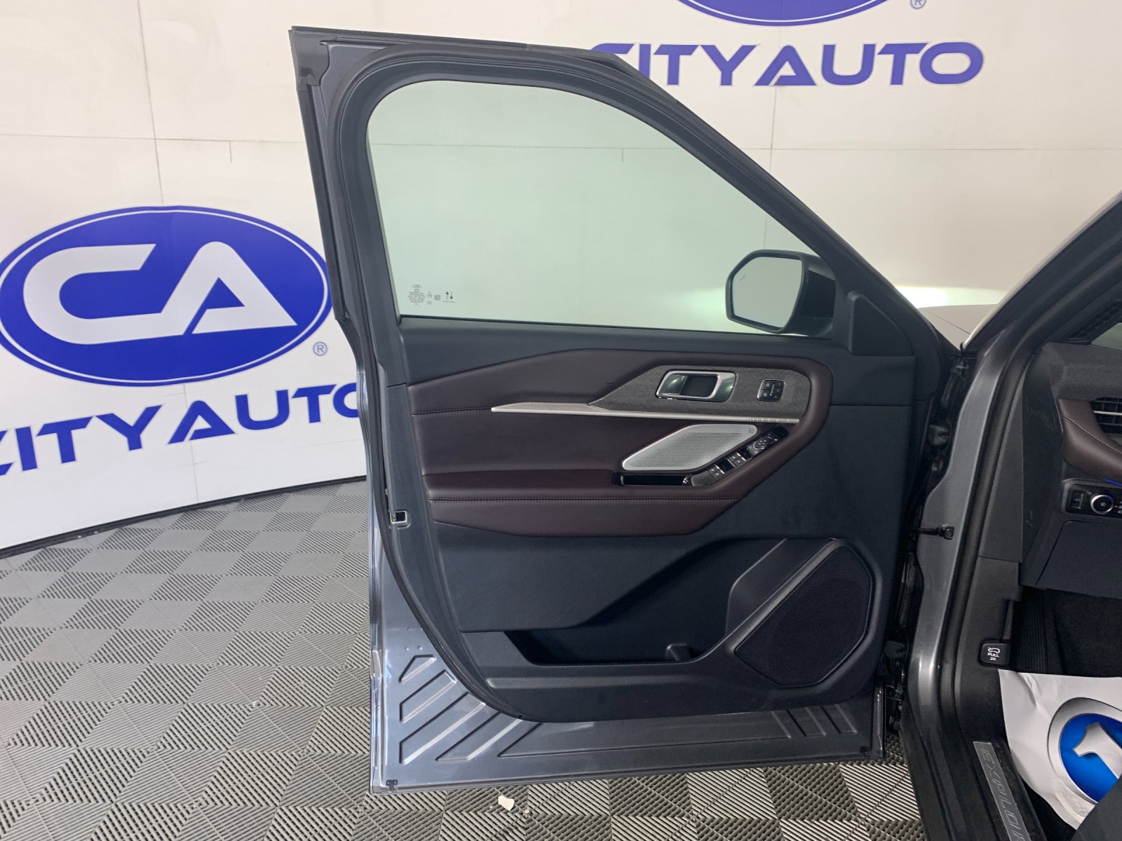 Used 2025 Ford Explorer SUV