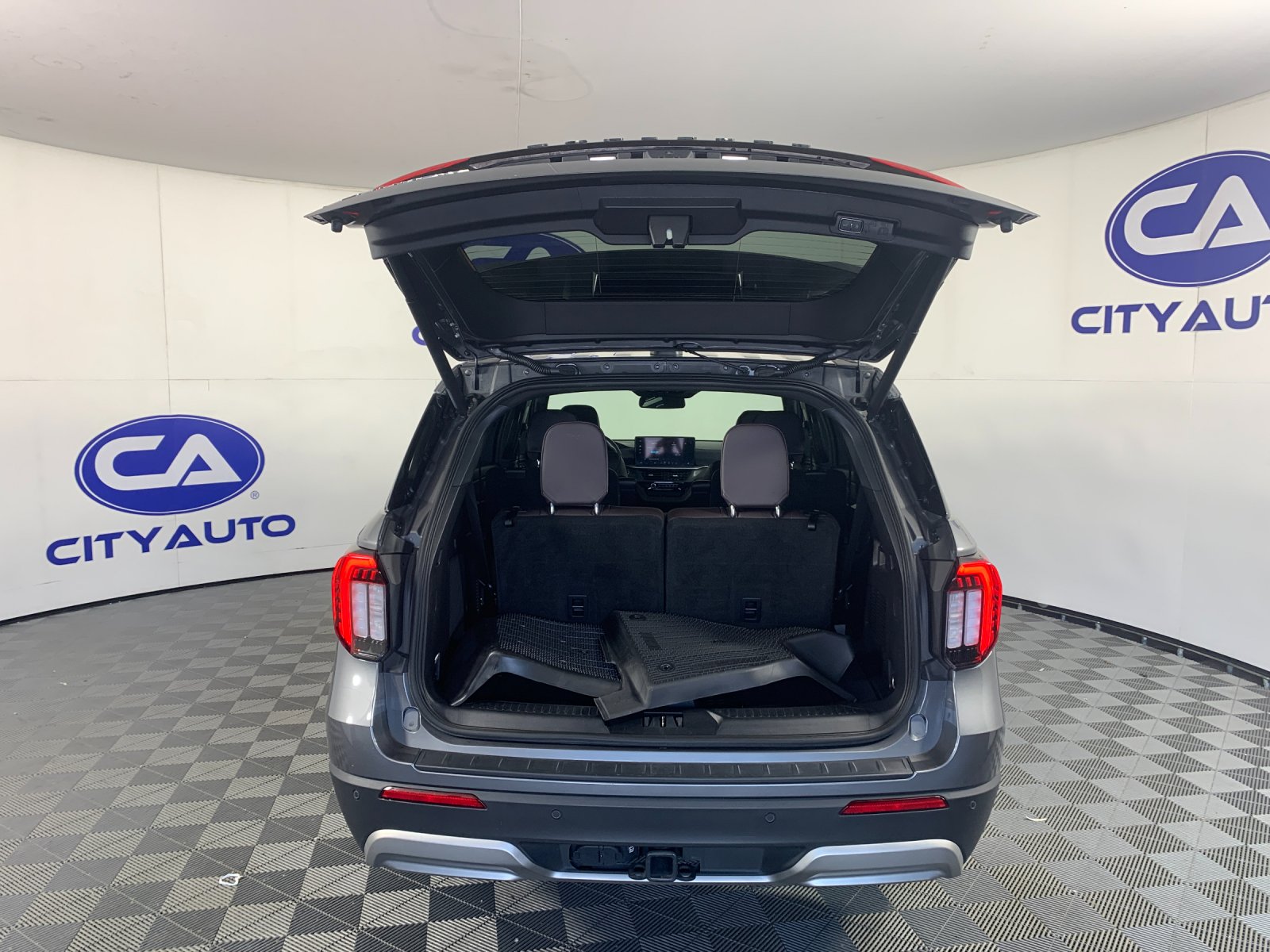 Used 2025 Ford Explorer SUV