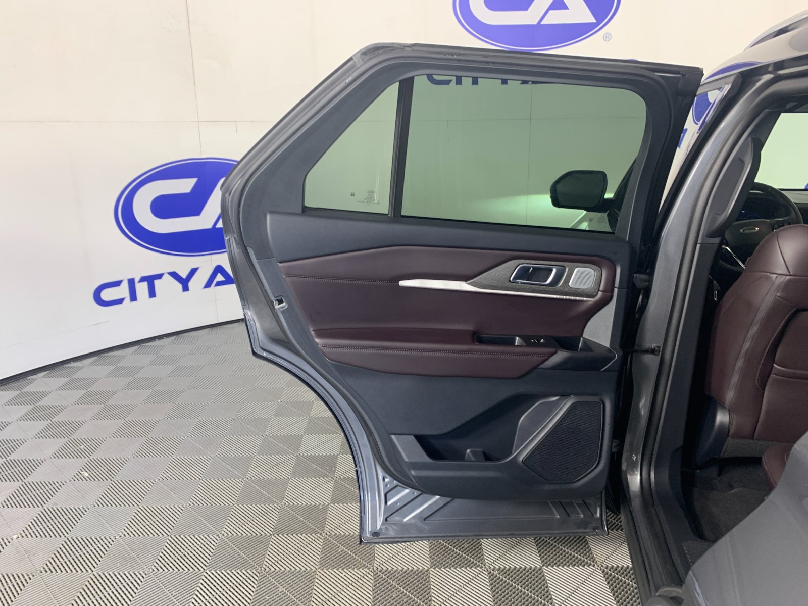 Used 2025 Ford Explorer SUV