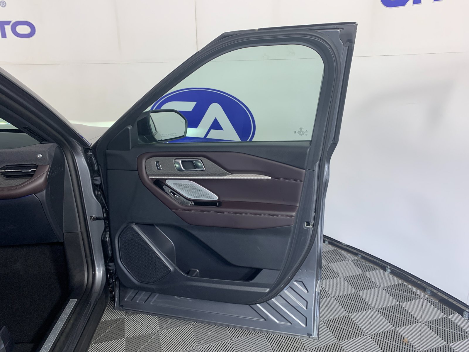 Used 2025 Ford Explorer SUV