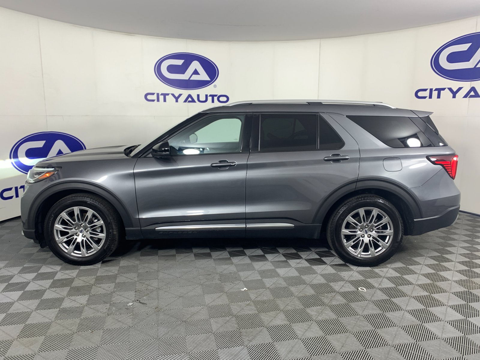 Used 2025 Ford Explorer SUV