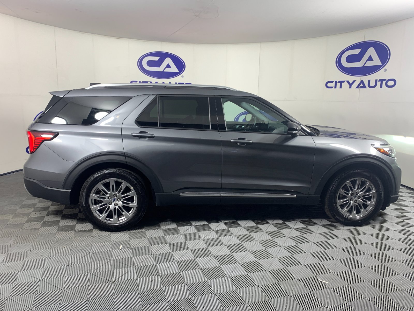 Used 2025 Ford Explorer SUV