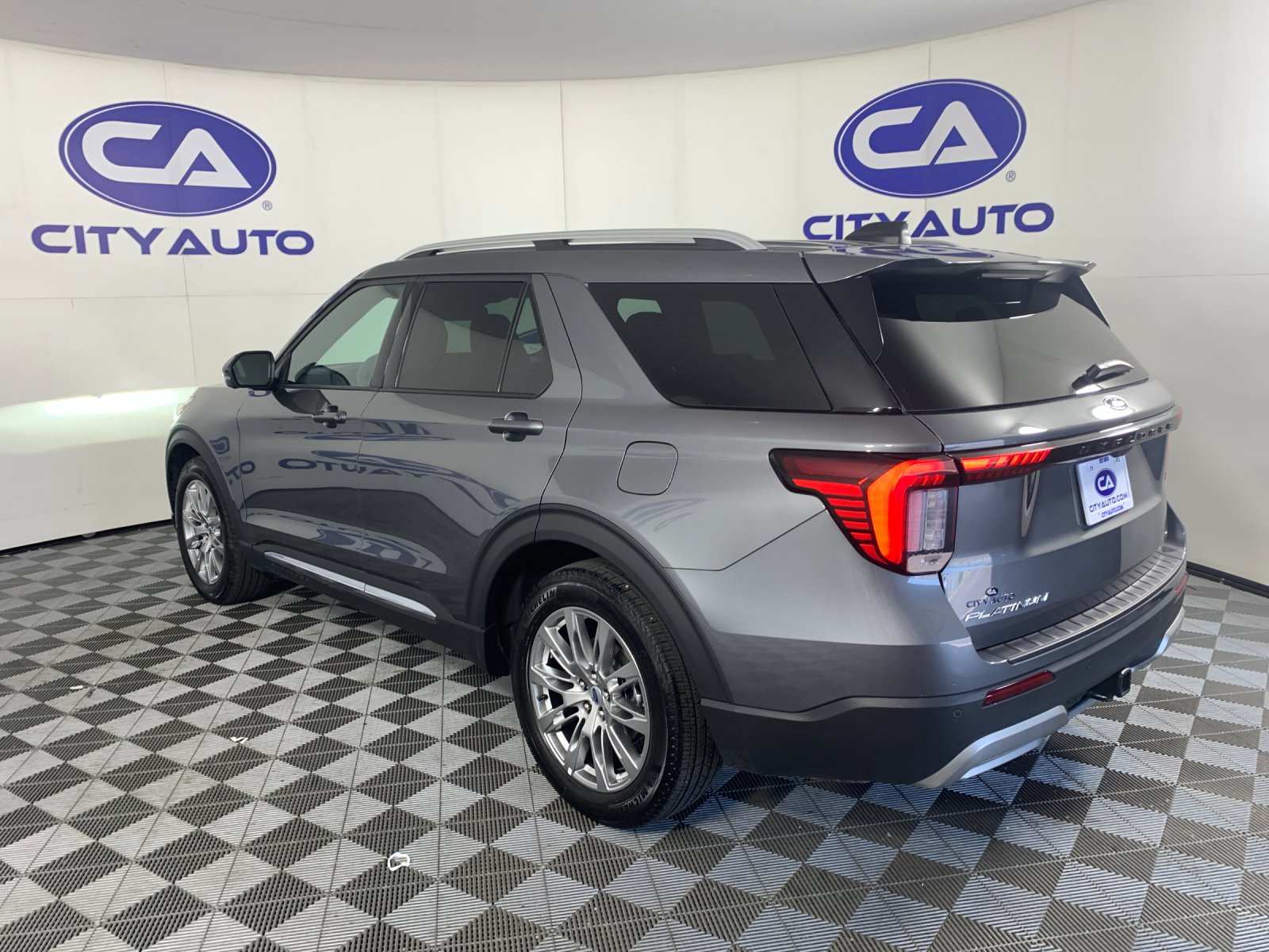 Used 2025 Ford Explorer SUV