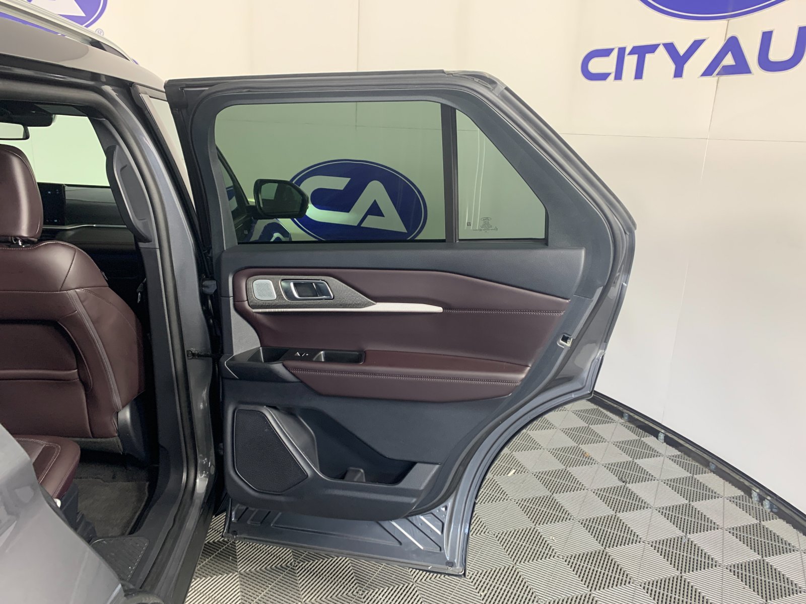 Used 2025 Ford Explorer SUV