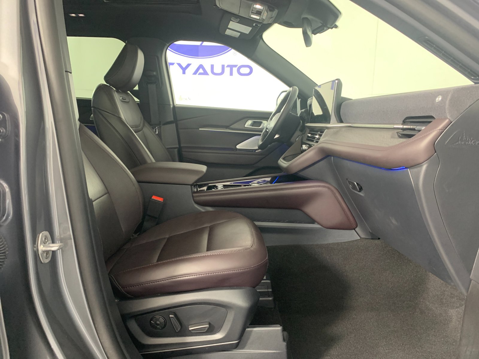 Used 2025 Ford Explorer SUV