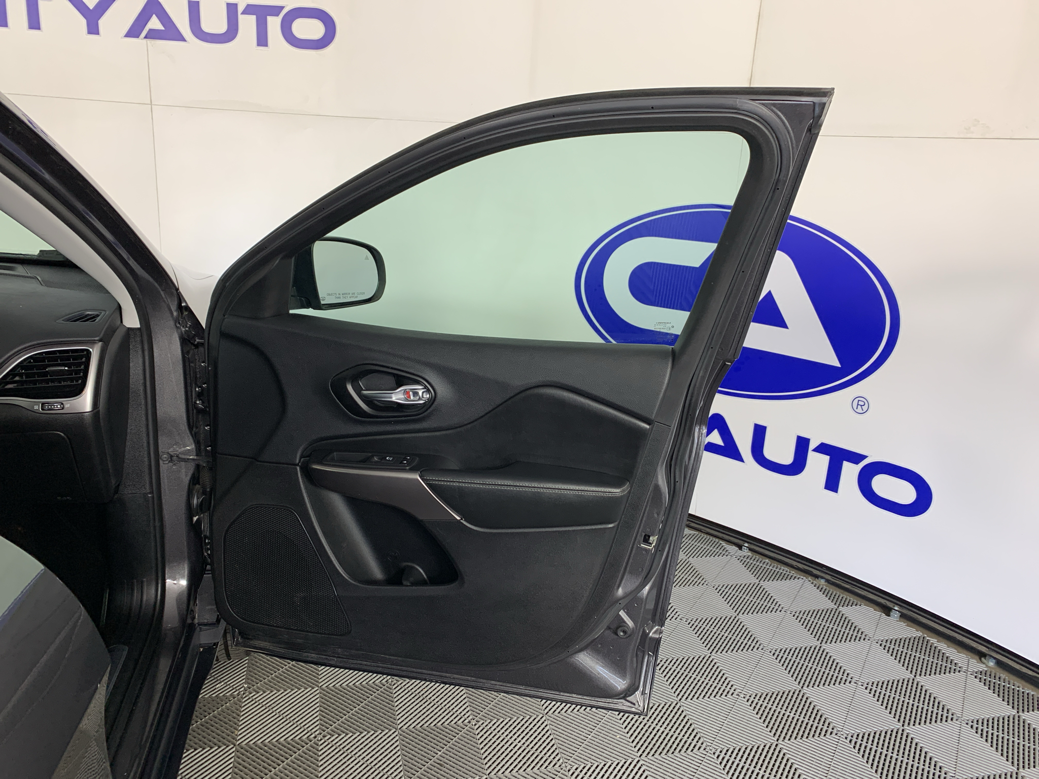 Used 2020 Jeep Cherokee SUV