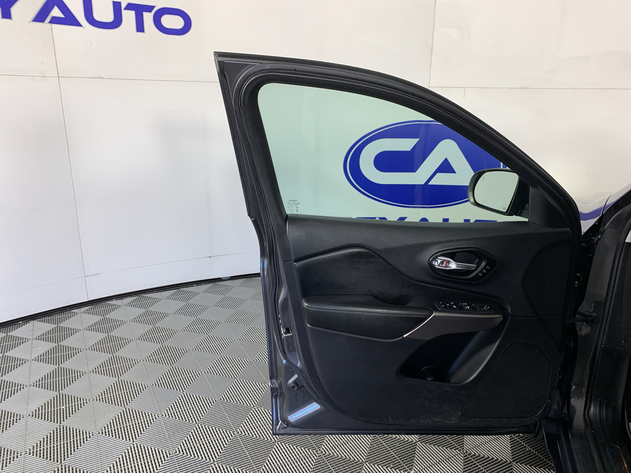 Used 2020 Jeep Cherokee SUV
