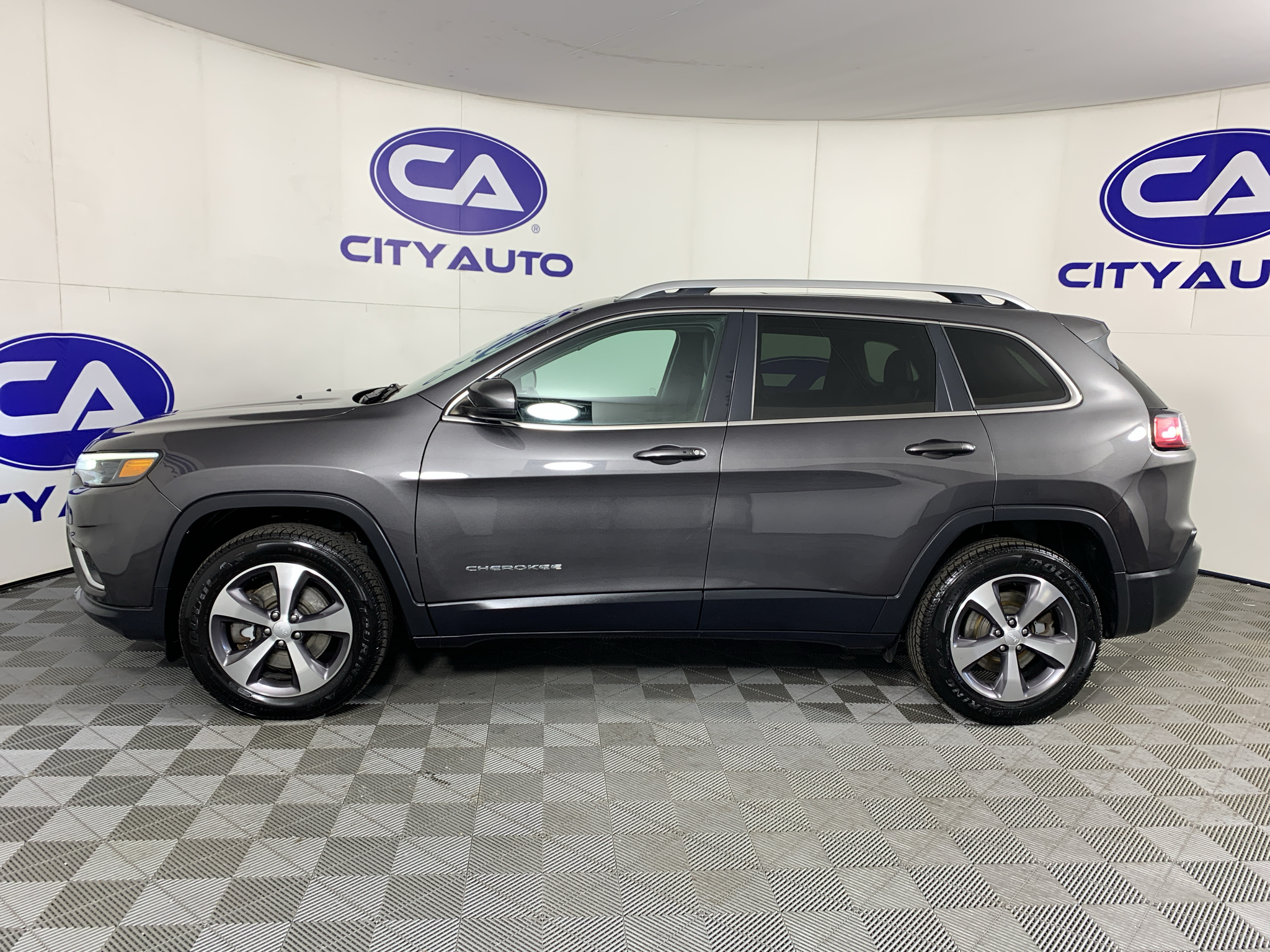 Used 2020 Jeep Cherokee SUV