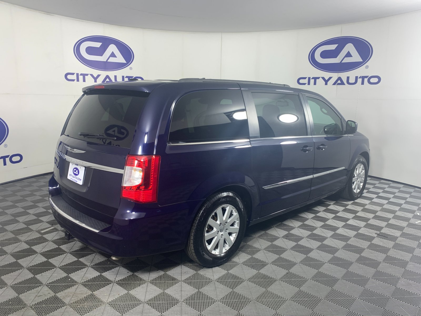 Used 2015 Chrysler Town & Country Van
