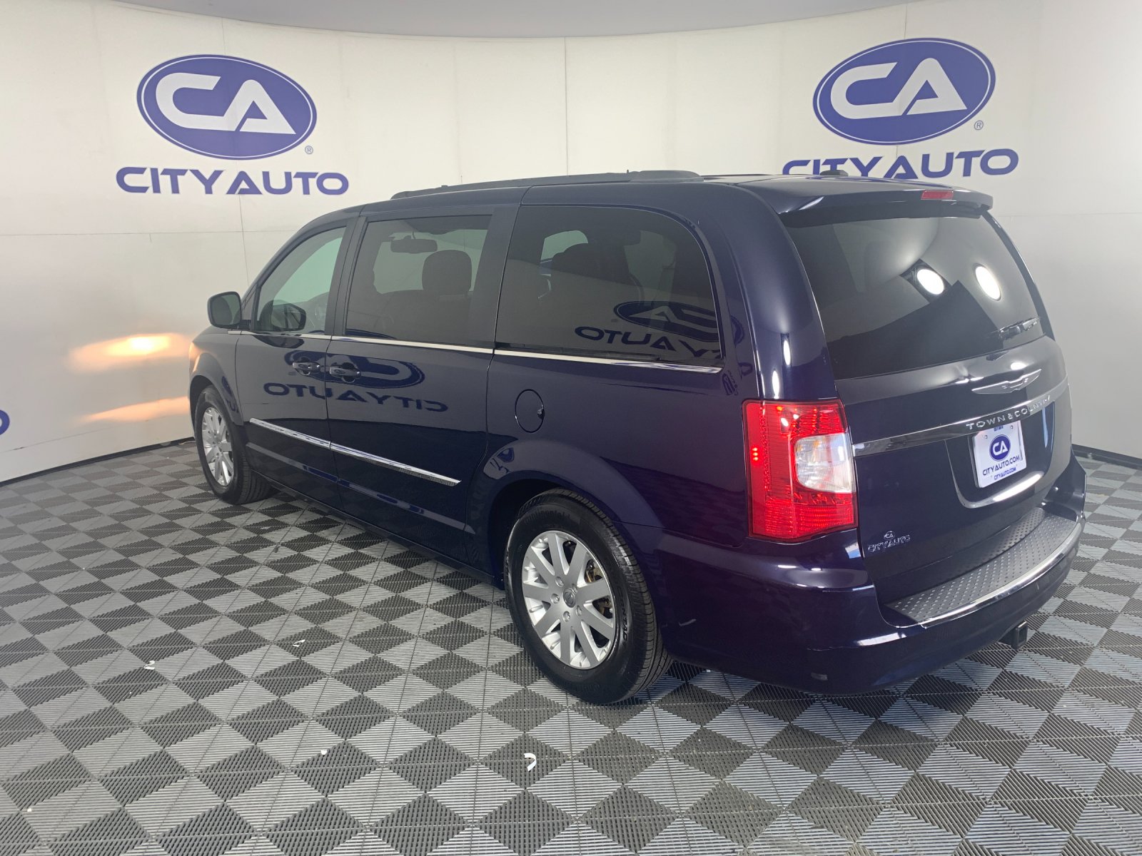 Used 2015 Chrysler Town & Country Van