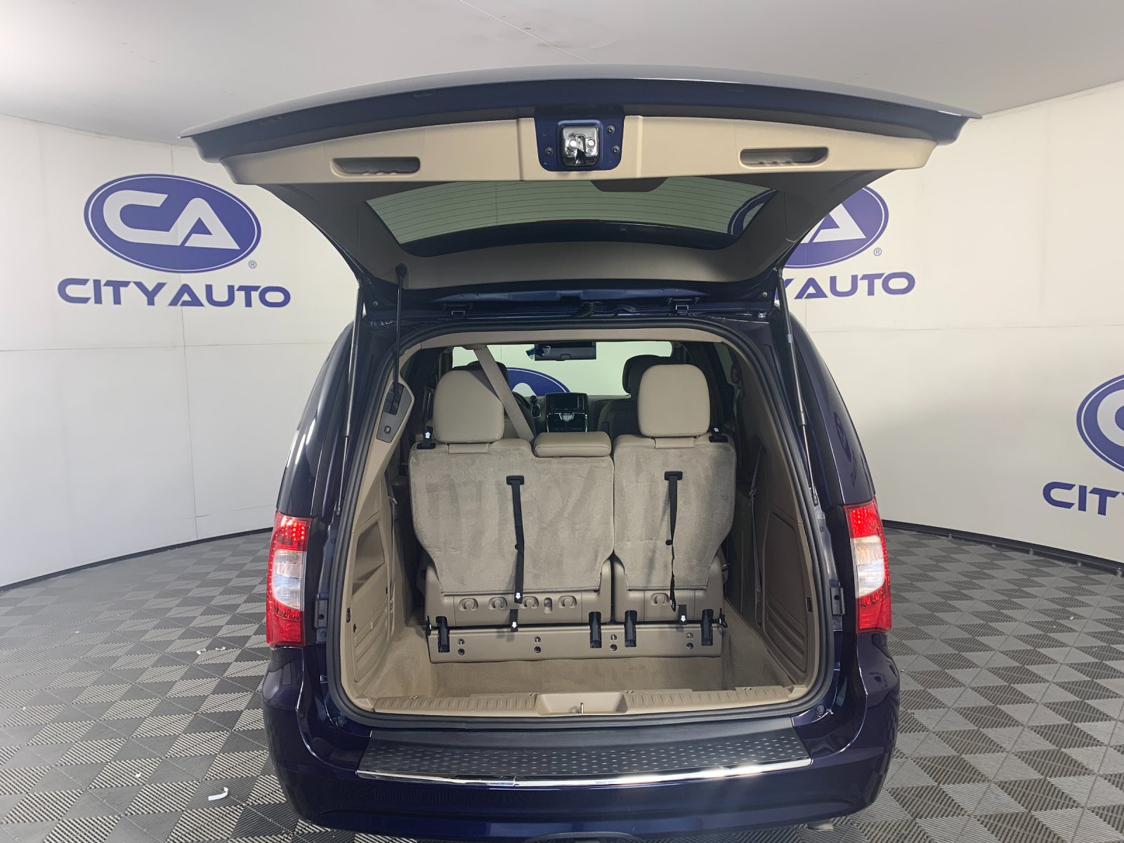 Used 2015 Chrysler Town & Country Van