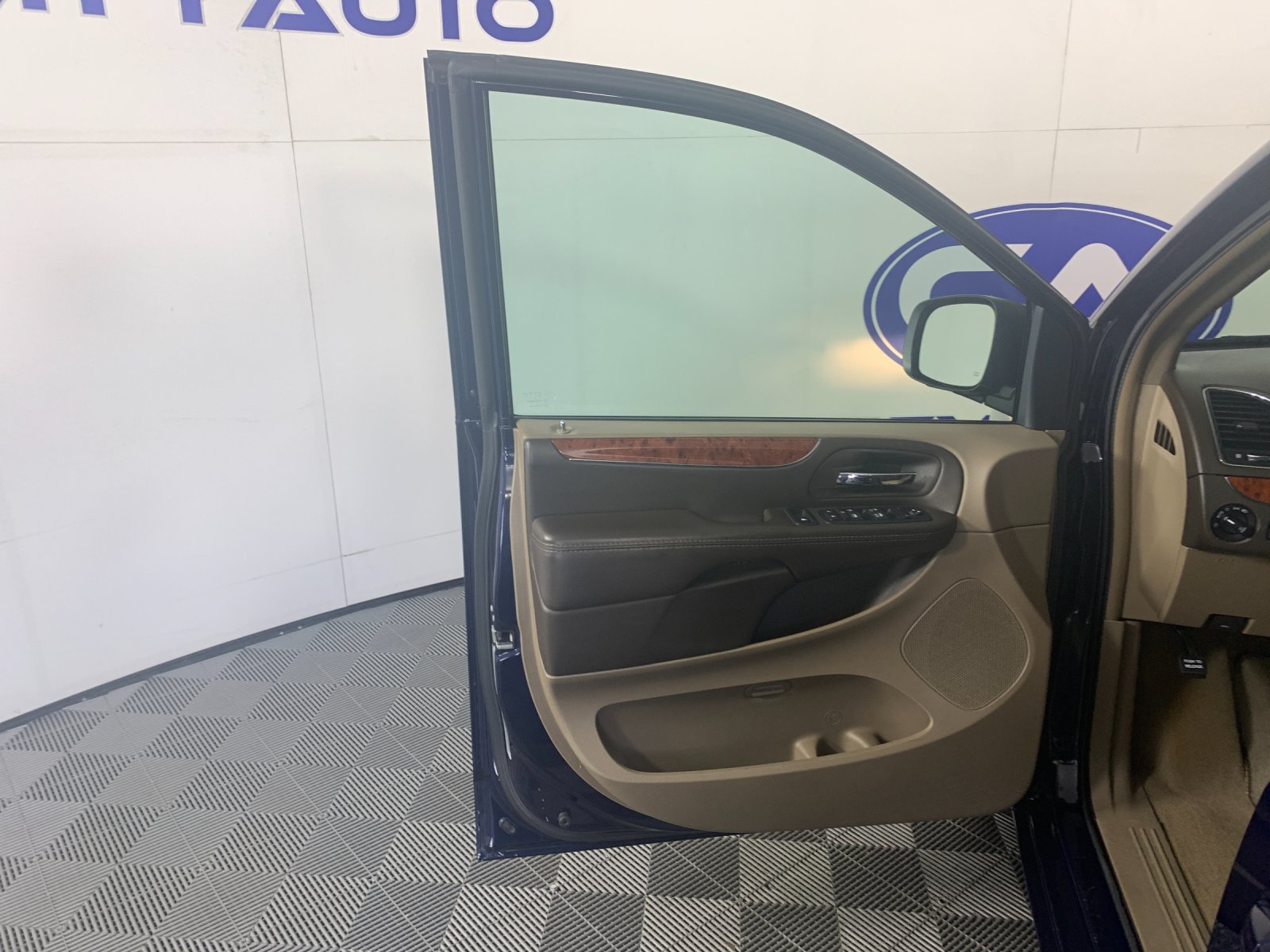 Used 2015 Chrysler Town & Country Van