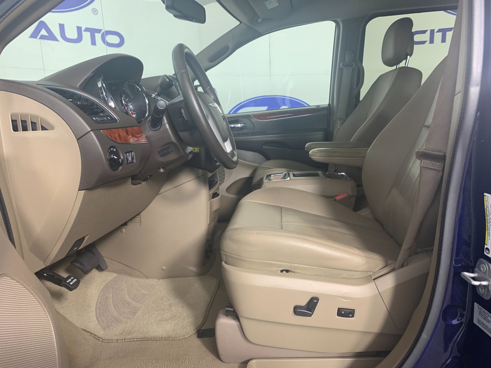 Used 2015 Chrysler Town & Country Van