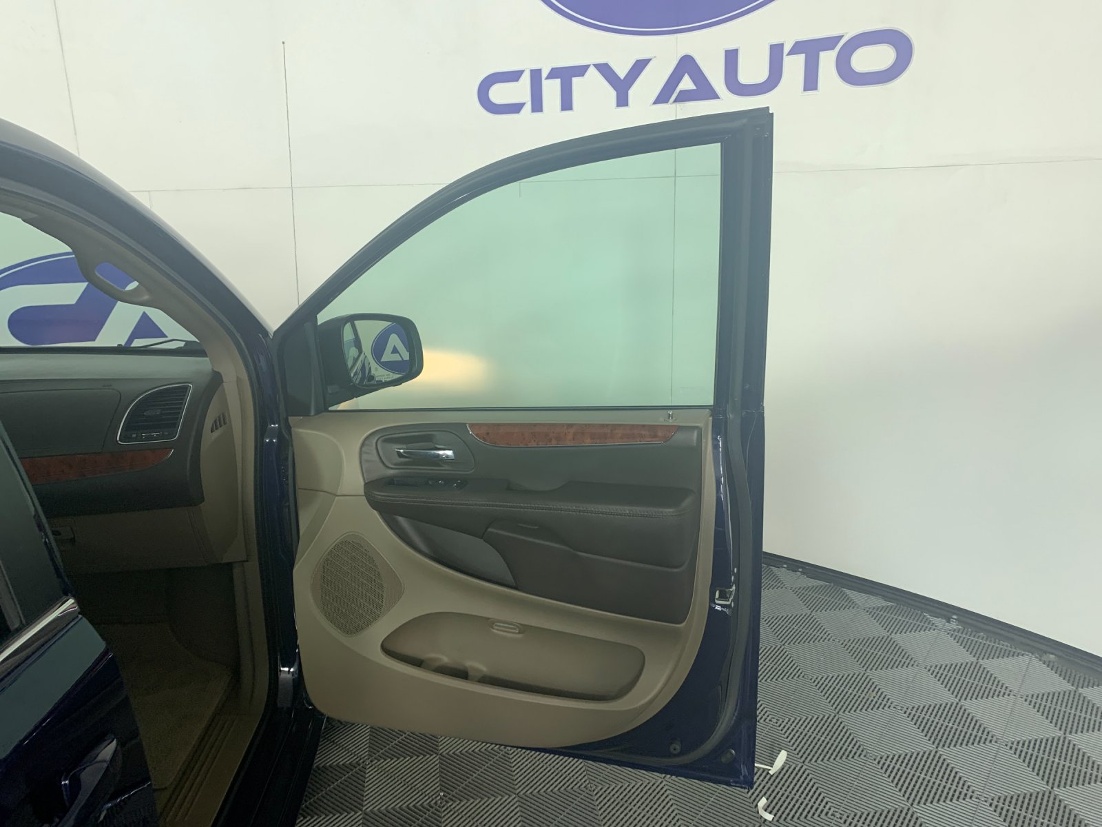 Used 2015 Chrysler Town & Country Van