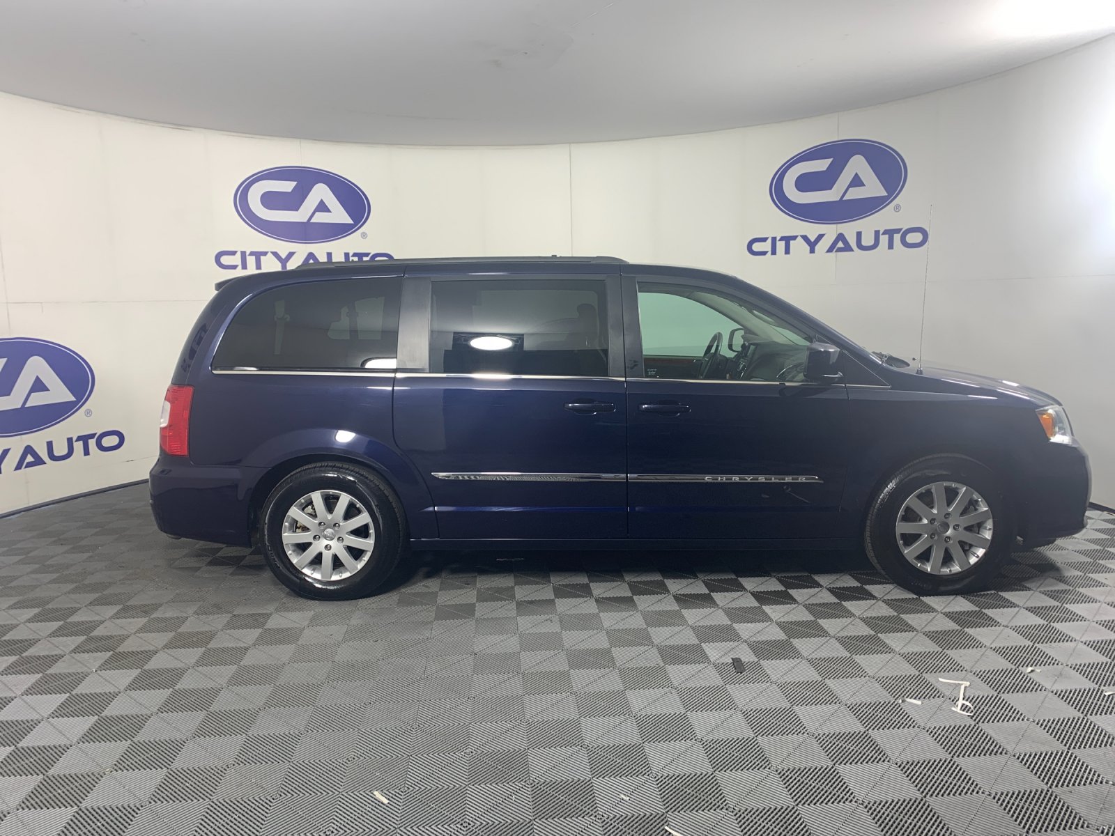 Used 2015 Chrysler Town & Country Van