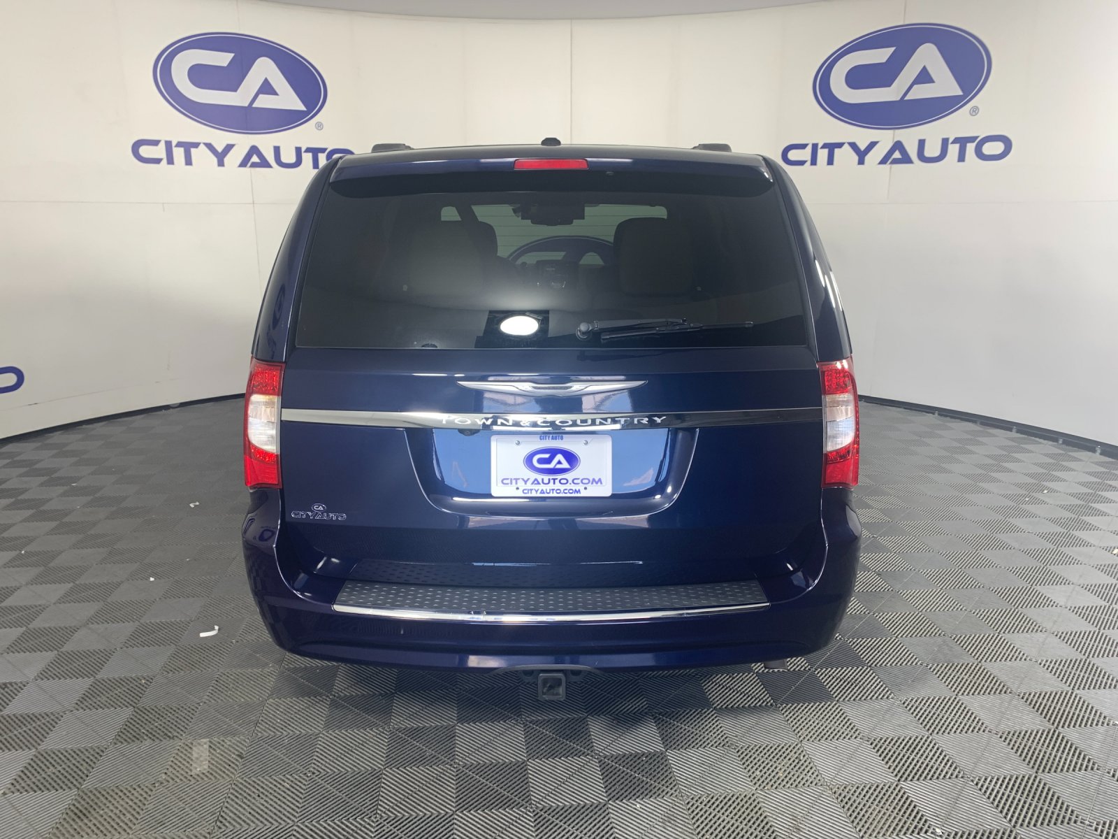 Used 2015 Chrysler Town & Country Van