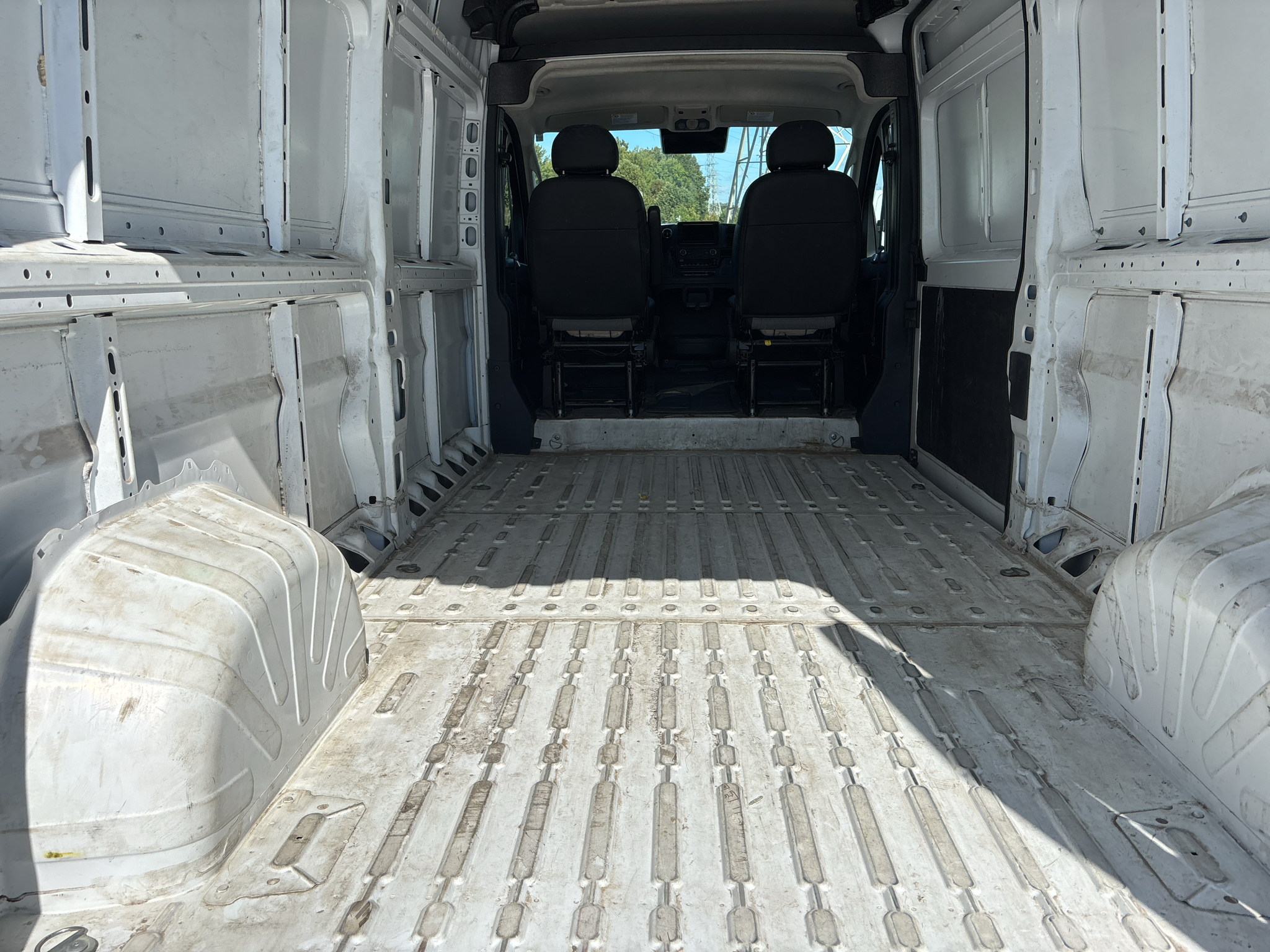 Vehicle photo 24