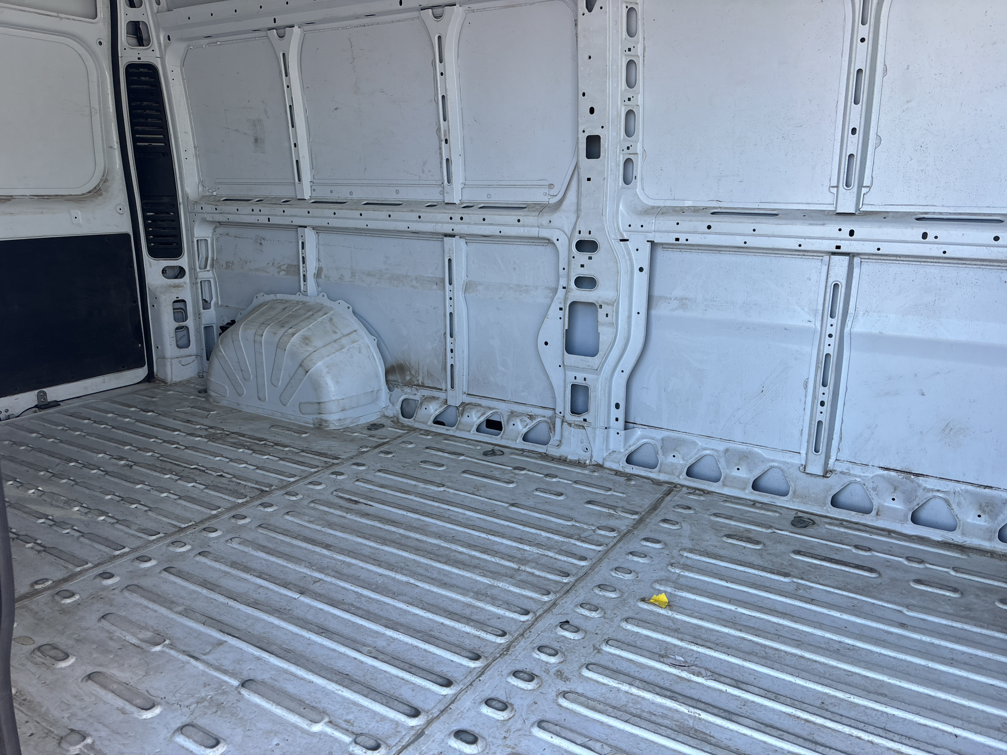 Vehicle photo 13