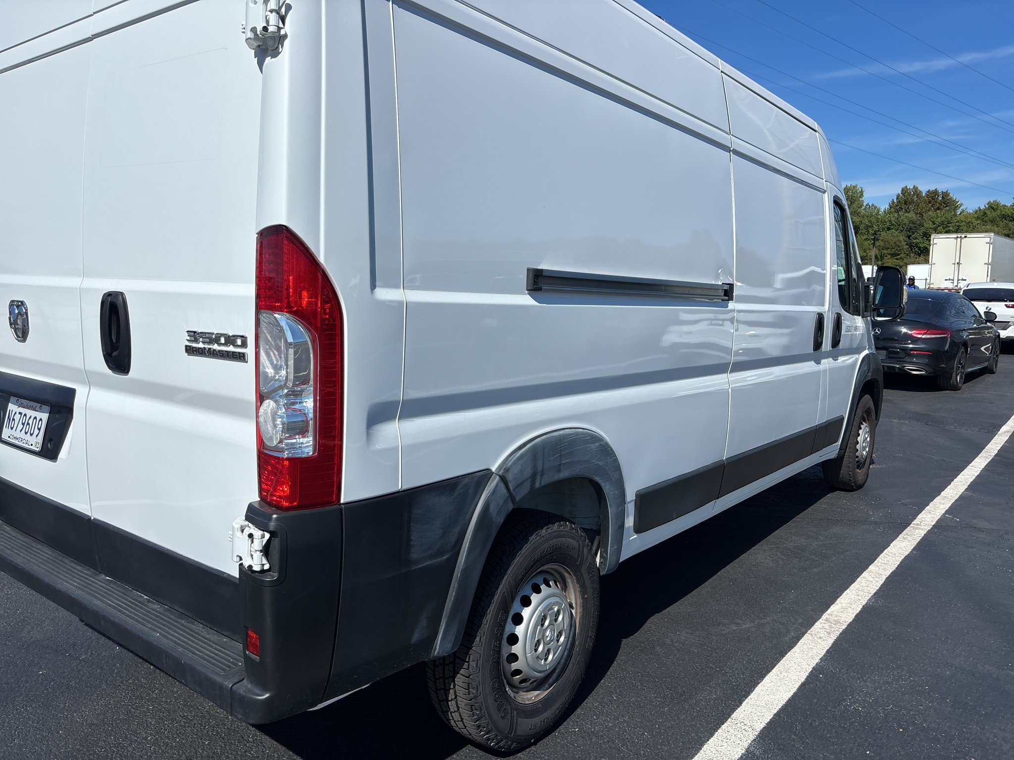 Vehicle photo 12