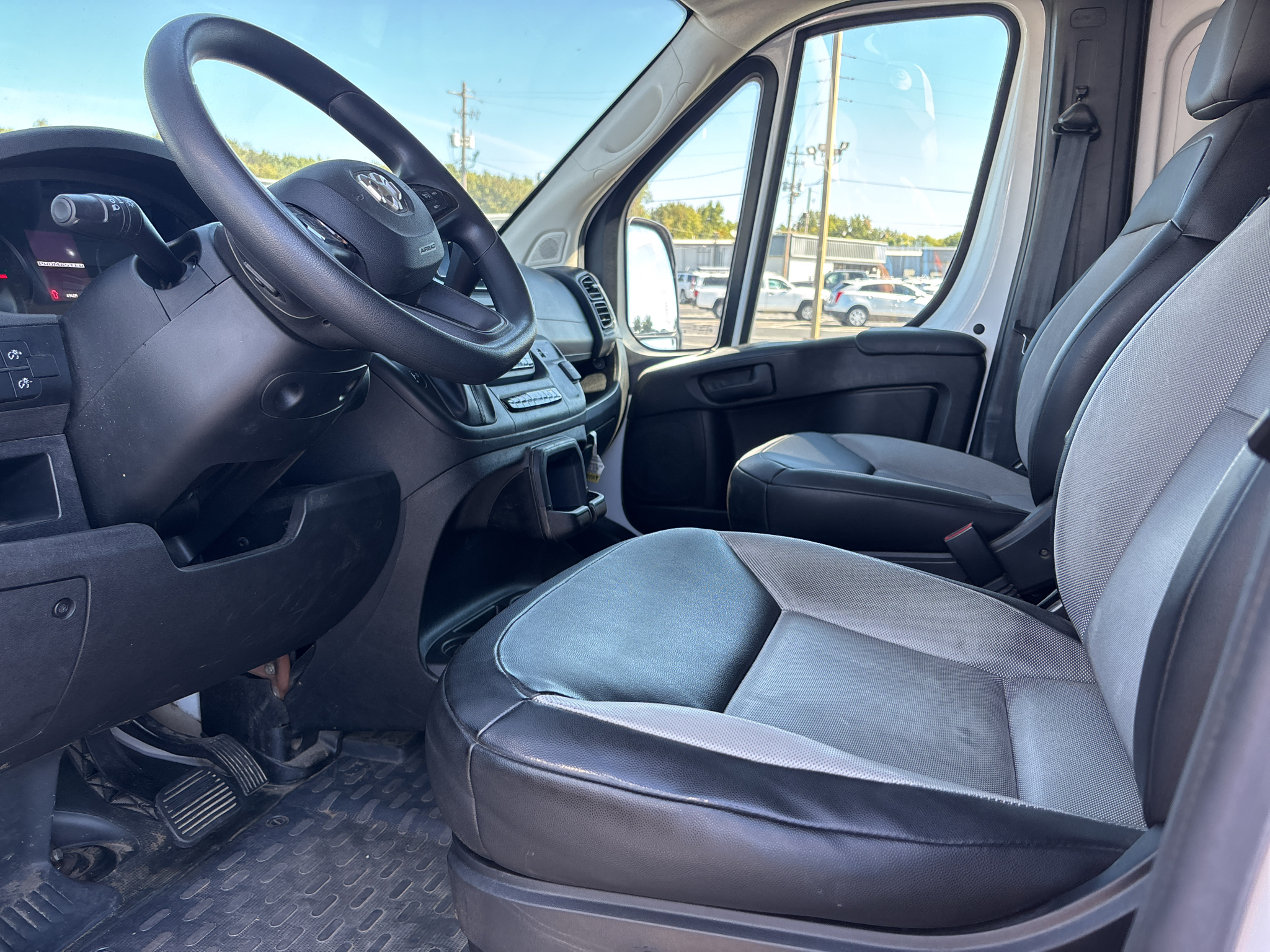 Vehicle photo 9
