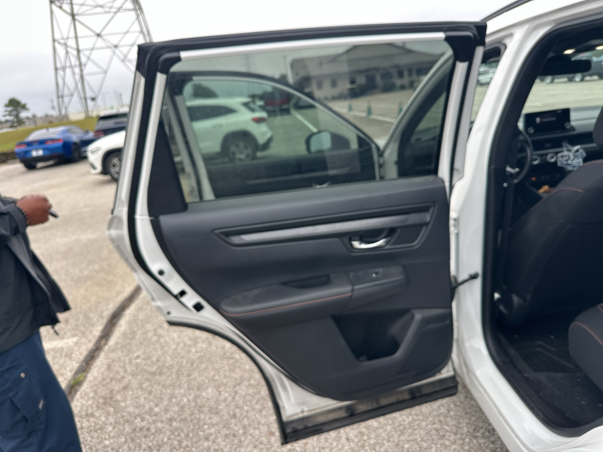 Vehicle photo 17