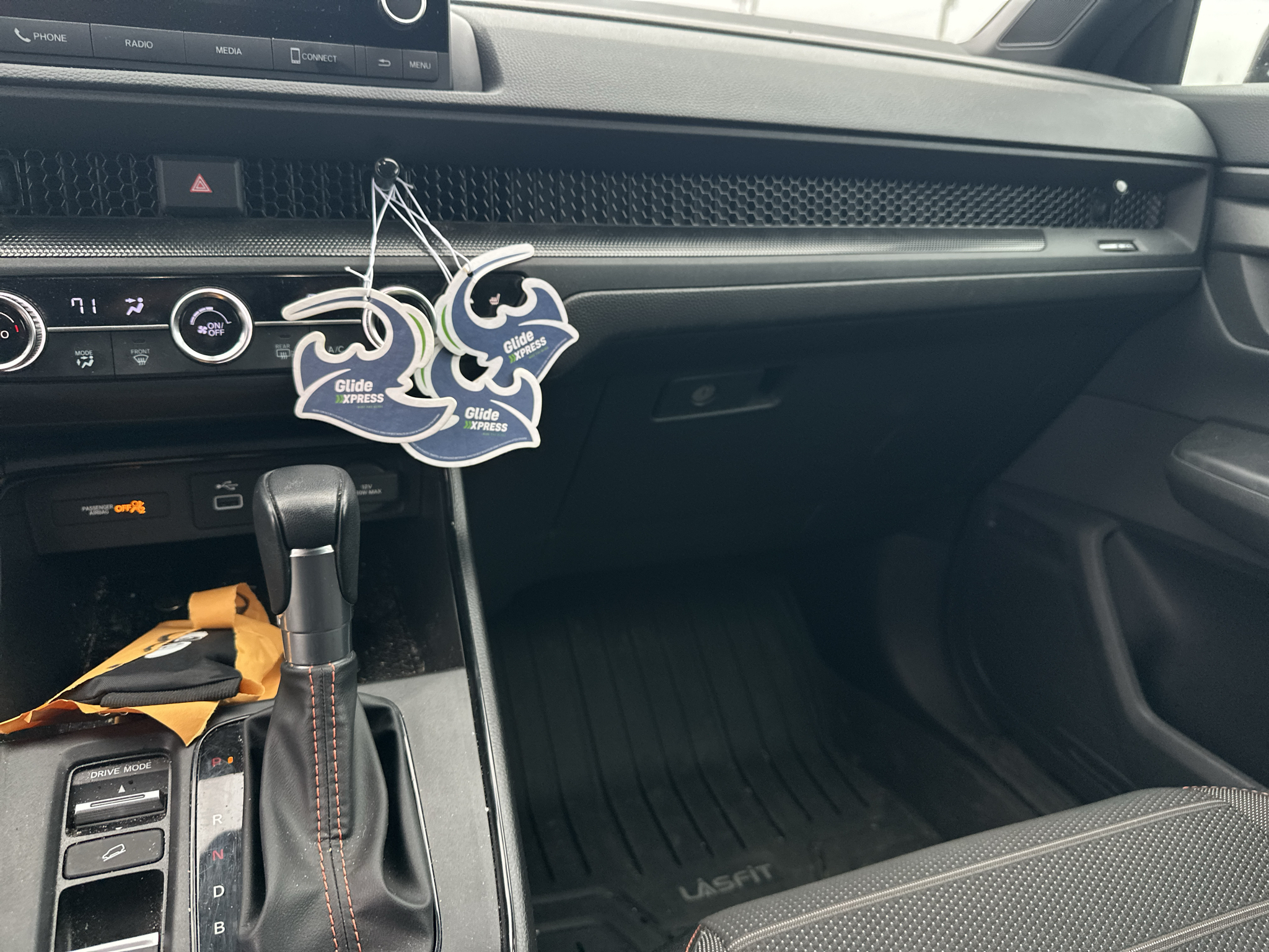 Vehicle photo 13