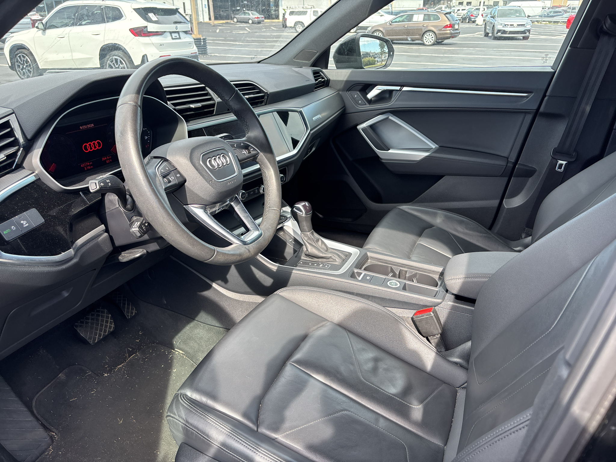 Vehicle photo 5