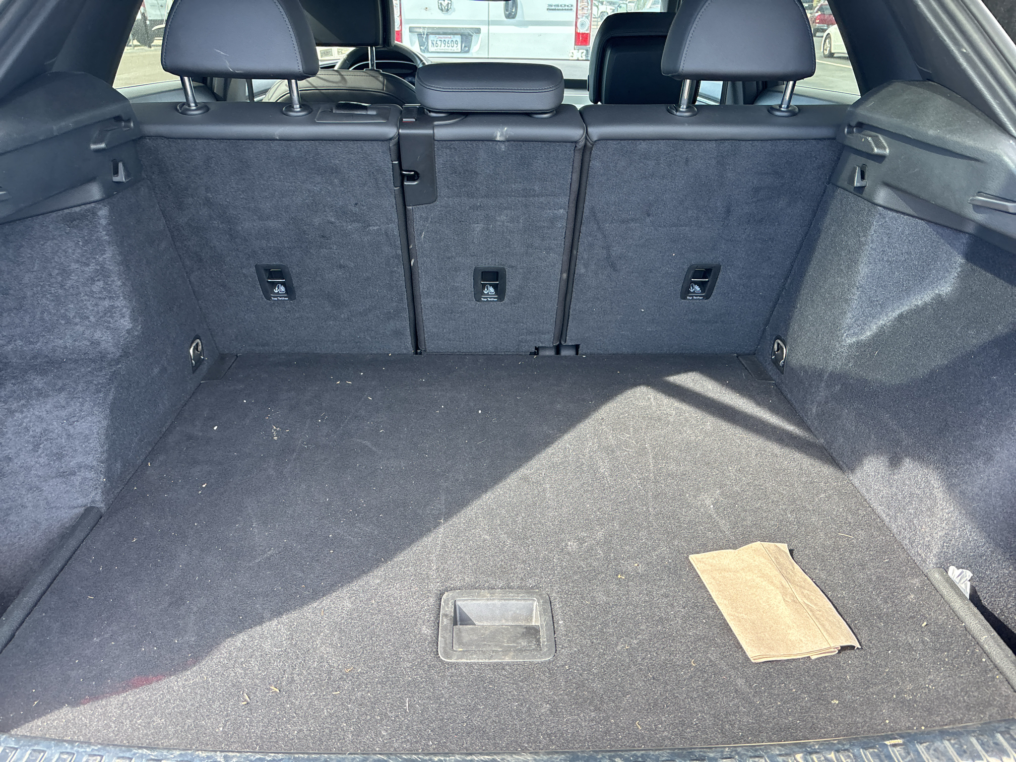 Vehicle photo 7