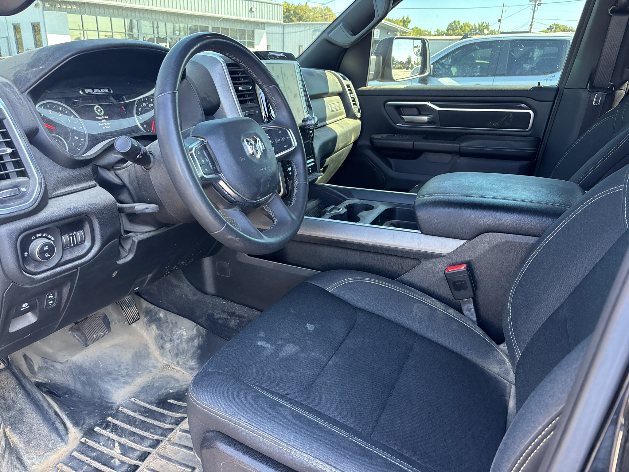 Vehicle photo 4