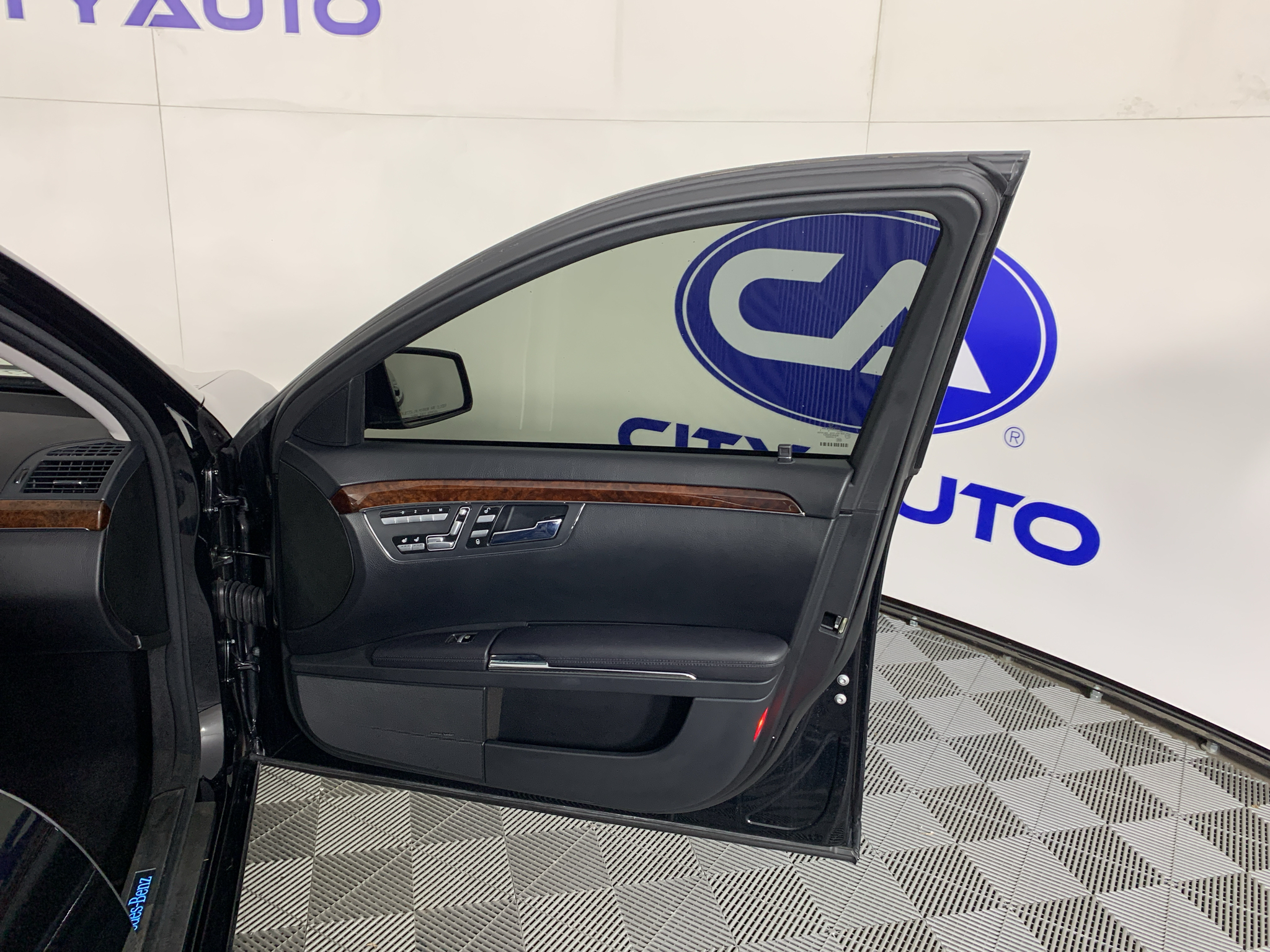 Vehicle photo 38