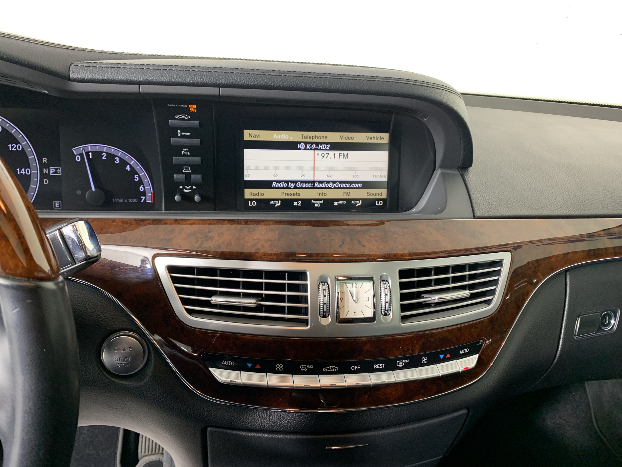 Vehicle photo 26