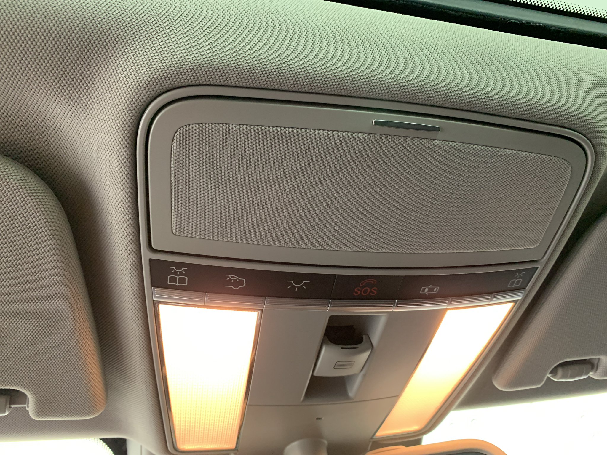 Vehicle photo 28